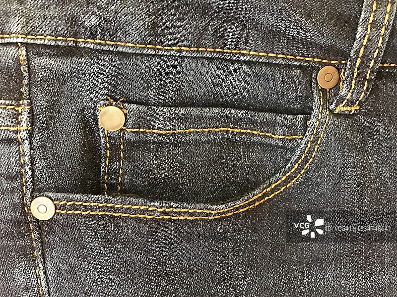 黑色粗斜纹棉布牛仔裤显示侧口袋图片素材