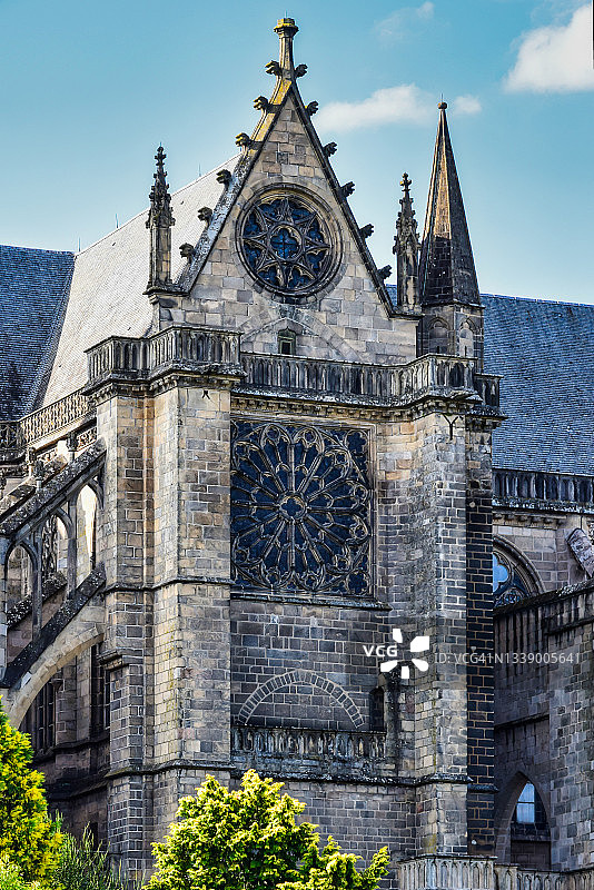 法国利摩日哥特式大教堂里美丽的大玫瑰窗图片素材