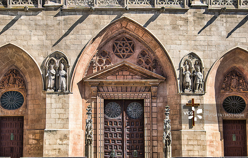 西班牙布尔戈斯哥特式大教堂内的圣门María图片素材