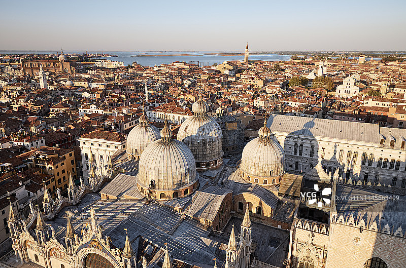 俯瞰威尼斯屋顶图片素材