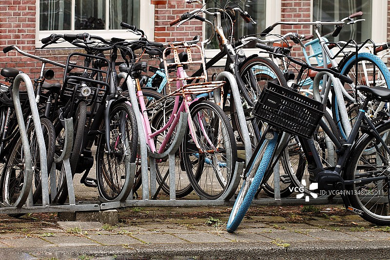停车在阿姆斯特丹图片素材