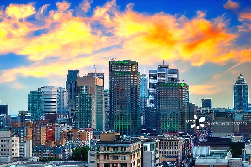 黄昏的蒙特利尔城市天际线图片素材