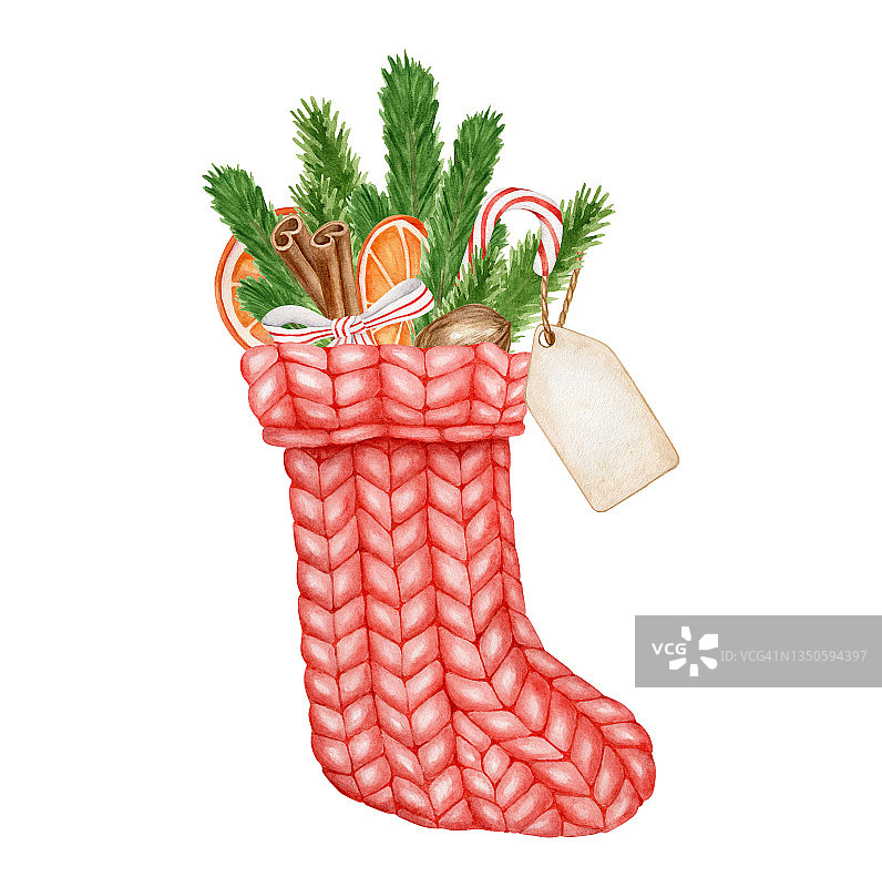 圣诞袜子水彩画插图。手绘红色针织袜与冷杉枝，干橙，糖果甘蔗，礼物标签和肉桂孤立在白色背景。传统的圣诞快乐装饰。图片素材