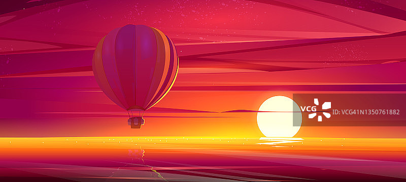 用热气球观赏日落时的海景图片素材