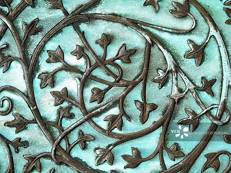 伦敦布朗普顿公墓风化的铜常春藤叶子图片素材