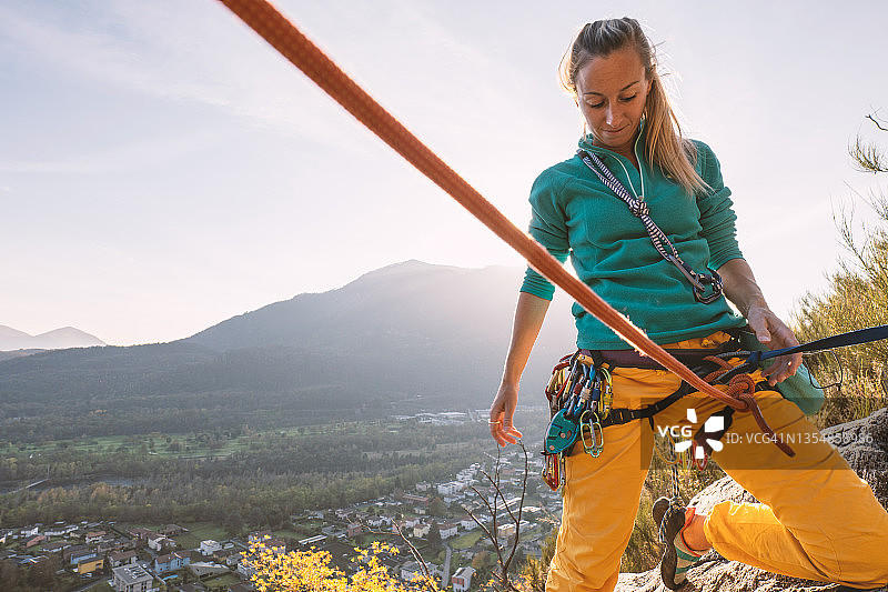 提契诺的女登山运动员图片素材