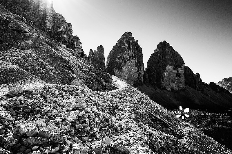 意大利白云石阿尔卑斯山的壮观山景图片素材