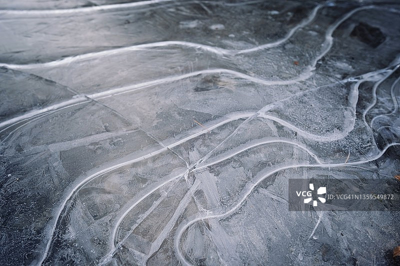 冰原破裂的湖泊图片素材