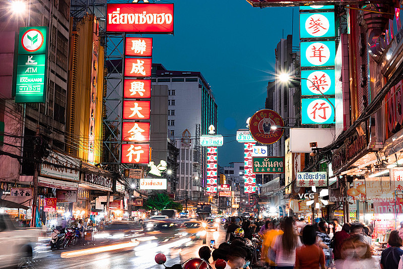 曼谷唐人街晚上的交通图片素材