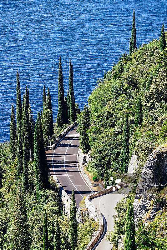 意大利北部加尔达湖风景路。福拉街，贝纳科图片素材