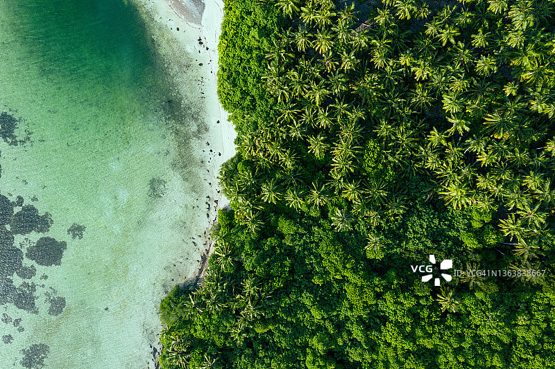 印度洋热带岛屿的鸟瞰图图片素材
