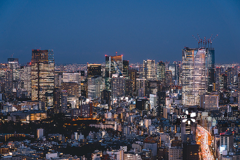 冬季夜晚东京的天际线图片素材