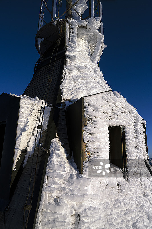 Säntis山顶上结冰的窗户图片素材