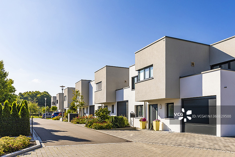 德国，巴伐利亚，新乌尔姆，郊区住宅在新开发地区图片素材