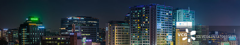 现代高层霓虹灯夜景城市摩天大楼办公室全景首尔韩国图片素材