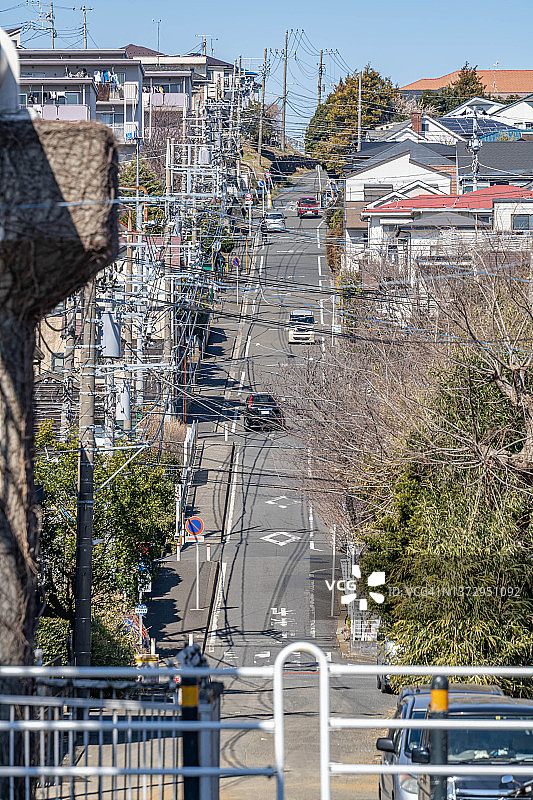 日本神奈川住宅区的高架道路图片素材
