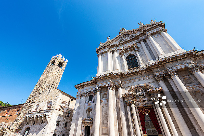 圣玛丽亚大教堂和中世纪的布罗莱托宫-意大利伦巴第的布雷西亚图片素材