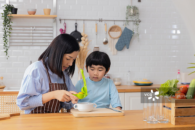 亚洲家庭烹饪健康食品，冰沙图片素材
