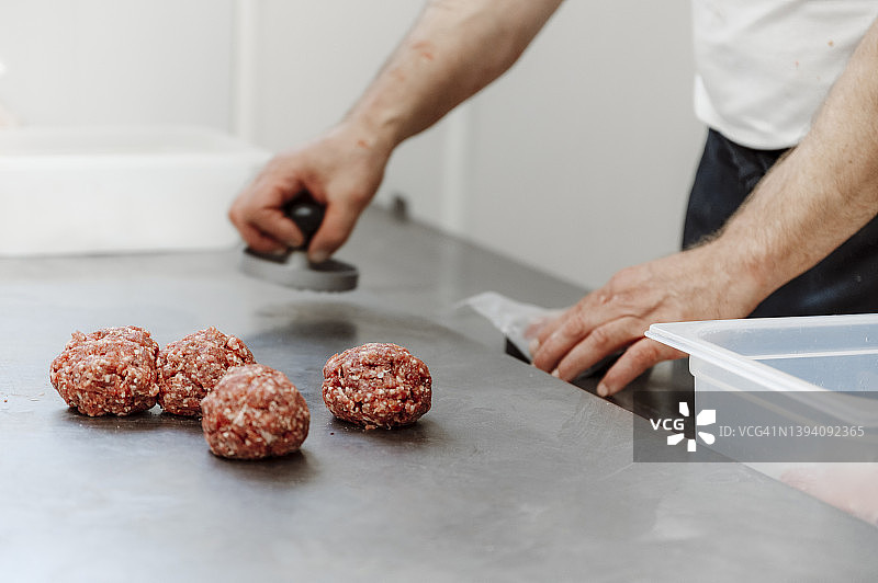 肉丸，肉丸:分给汉堡吃的肉丸图片素材