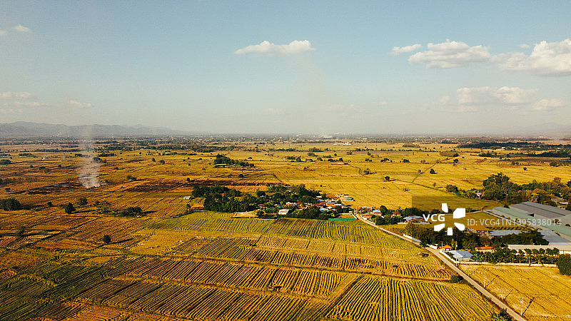 泰国北部农村稻田的鸟瞰图图片素材
