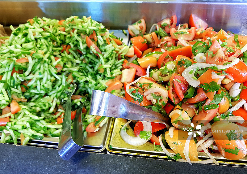素食，番茄和黄瓜沙拉，自助图片素材