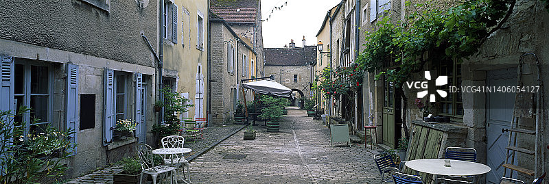 中世纪法国村庄Noyers-sur-Serein图片素材