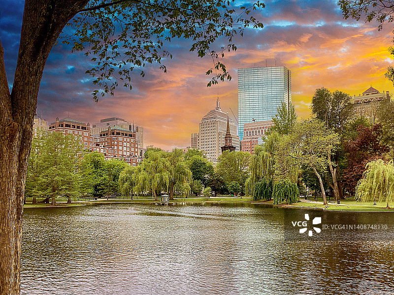 波士顿公共花园的倒影池，波士顿，马萨诸塞州图片素材