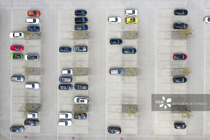 停车场的汽车，鸟瞰图图片素材