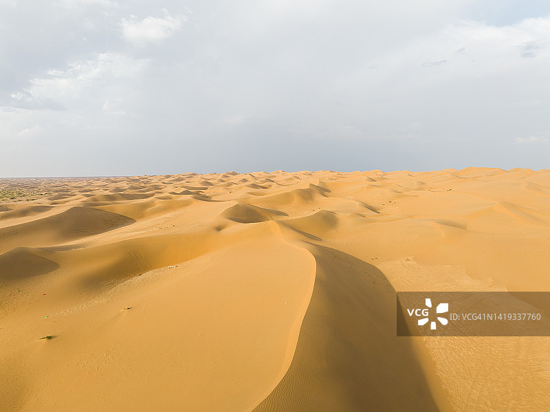 无人机拍摄的沙漠图片素材