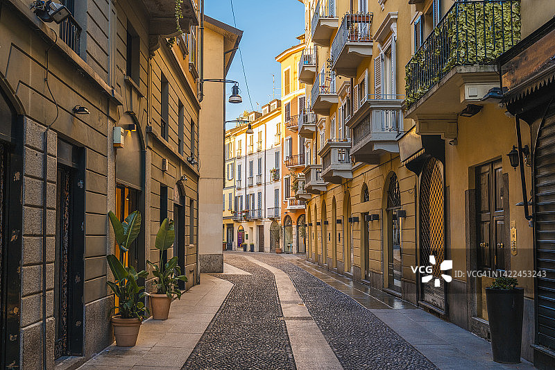 传统布雷拉区狭窄的小巷。米兰,意大利。图片素材