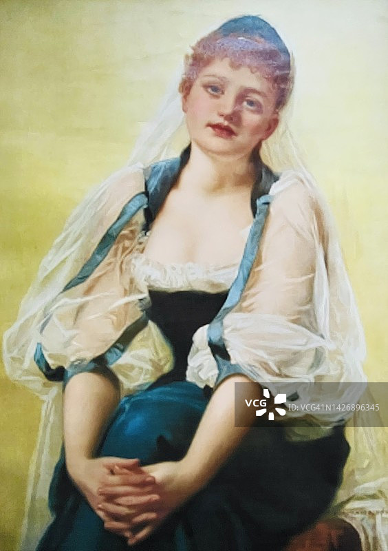 年轻的美女，红头发，坐着，手放在膝盖上，图片素材