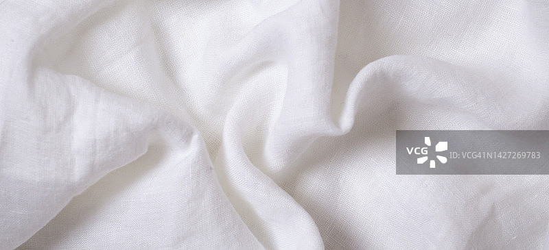 白色褶皱亚麻织物质地背景。天然亚麻帆布有机生态纺织品背景。俯视图图片素材