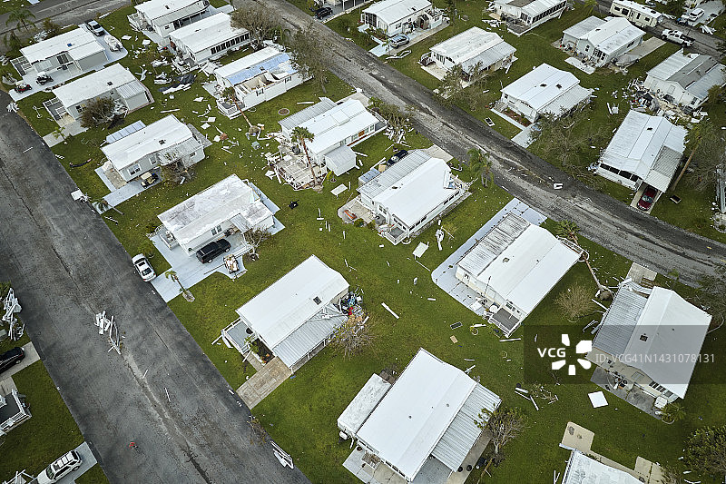飓风伊恩摧毁了佛罗里达居民区的房屋。自然灾害及其后果图片素材