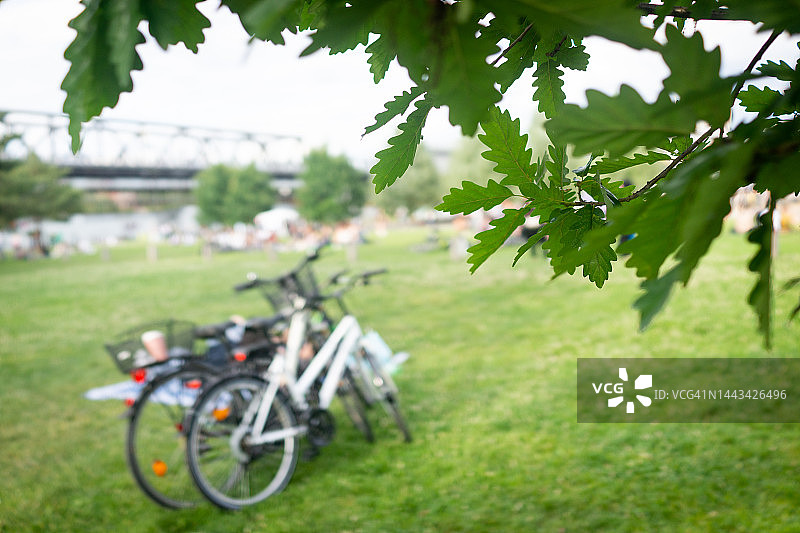 德国公园里的自行车图片素材