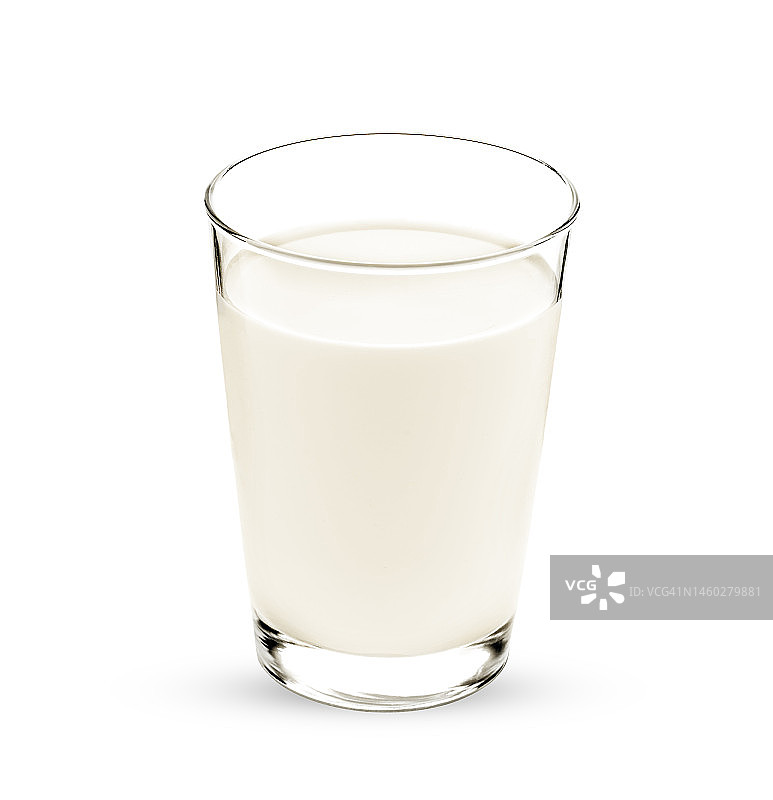 一杯新鲜牛奶隔离在白色上图片素材