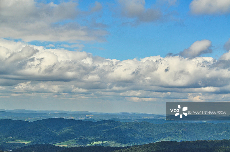 Bieszczady国家公园的美丽山景;Bieszczady山的自然美景图片素材