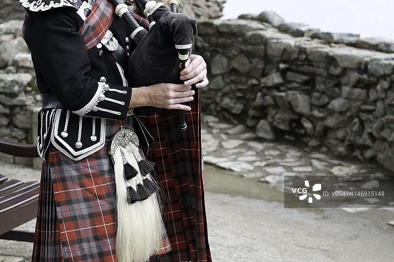 袋装烟斗和苏格兰短裙图片素材