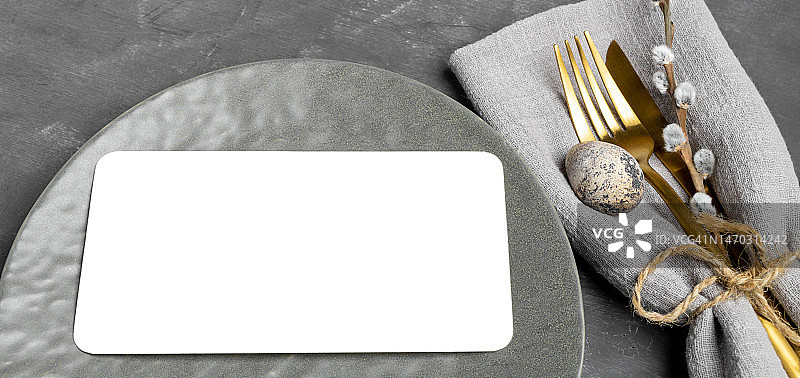 盘子与白色空白单，金餐具，鹌鹑蛋，柳枝上灰色旗帜模仿近，俄罗斯图片素材