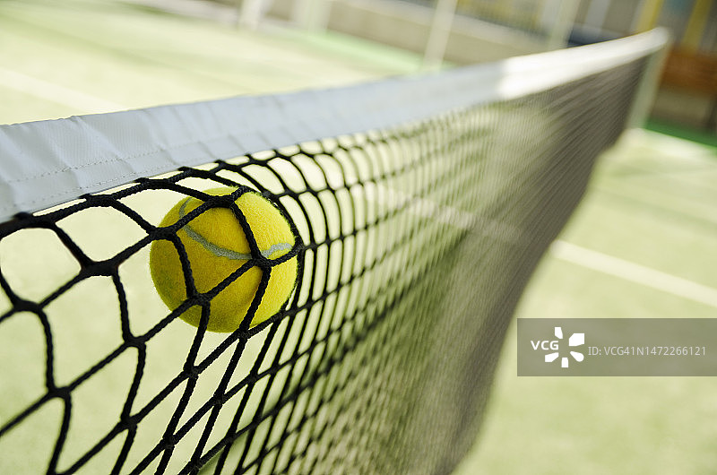 球拍网球击球，球和网。帕德尔运动图片素材