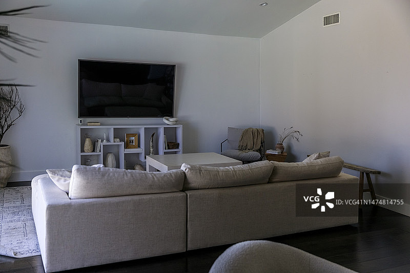 现代家居客厅的沙发和电视图片素材