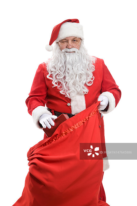 圣诞老人拿着一袋礼物图片素材