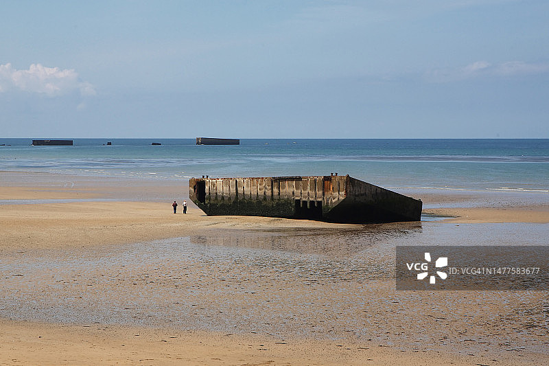 法属诺曼底(阿罗芒什)海岸线上的桑树港图片素材