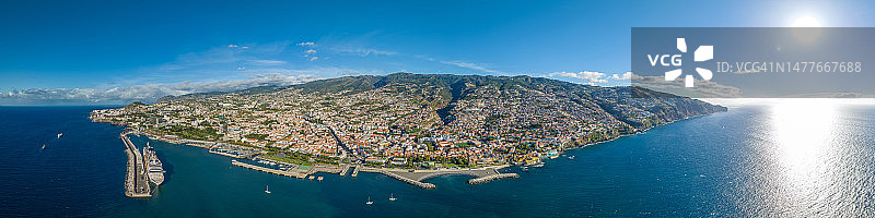 葡萄牙马德拉岛丰沙尔市鸟瞰图。位于大西洋。图片素材