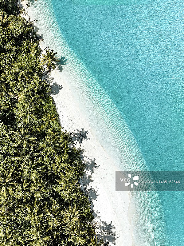 马尔代夫比勒法希海滩的高角度景观图片素材
