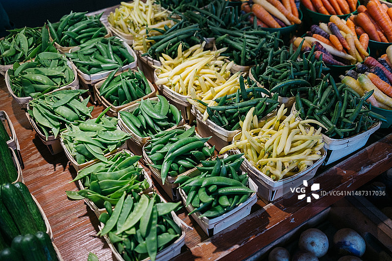 公共市场上的青豆和胡萝卜图片素材