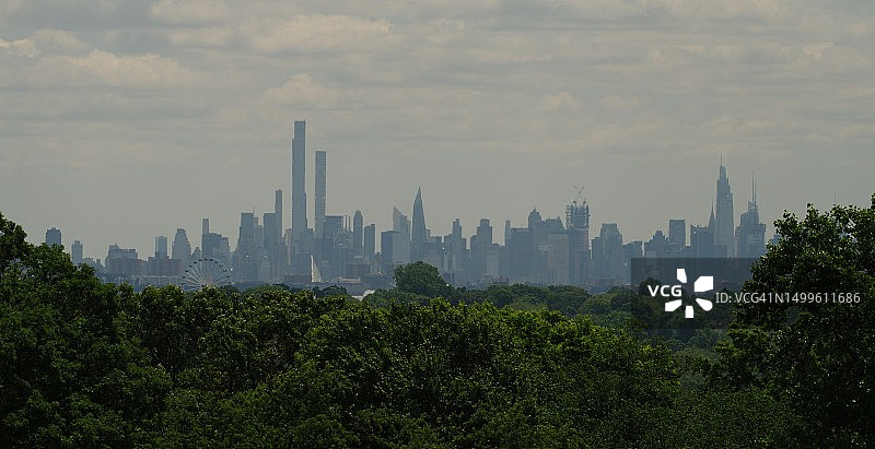 从远处看曼哈顿中城图片素材