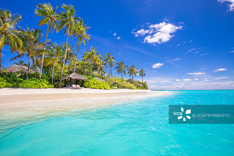 马尔代夫，蓝天映衬下的海景图片素材