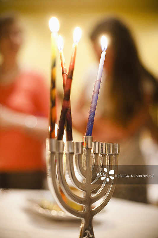 阿根廷布宜诺斯艾利斯光明节庆典上的犹太烛台(烛台)图片素材