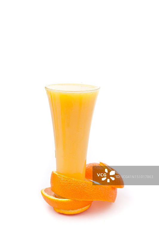 满杯底部的橘子皮图片素材