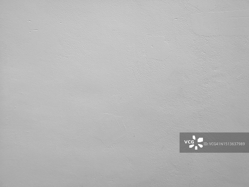 白色光滑的表面明亮柔软的蓝色水泥墙背景材料纹理模拟为设计艺术的表现，简单的横幅广告壁纸概念照片图片素材